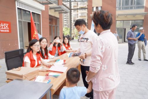 教育咨詢進社區(qū)，辦好教育為人民